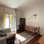 3 Pieces Dans Le Centre De Μεντόν