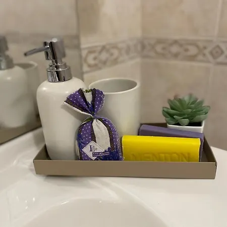 3 Pieces Dans Le Centre De Ментона