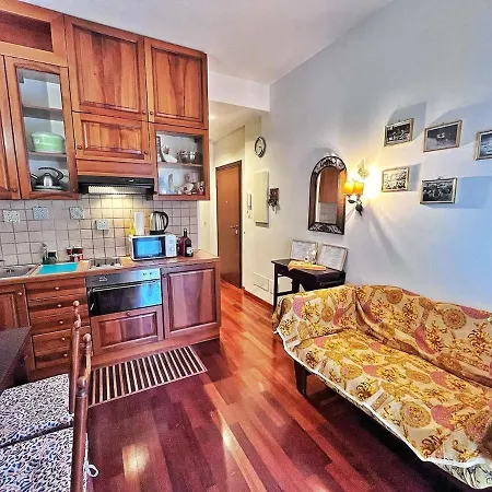 3 Pieces Dans Le Centre De Ментона