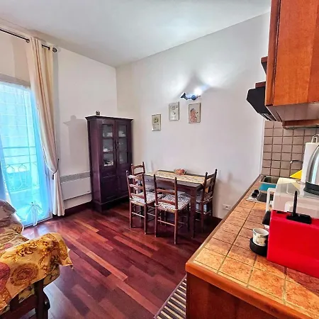 3 Pieces Dans Le Centre De Apartament