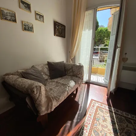 3 Pièces Dans Le Centre De *