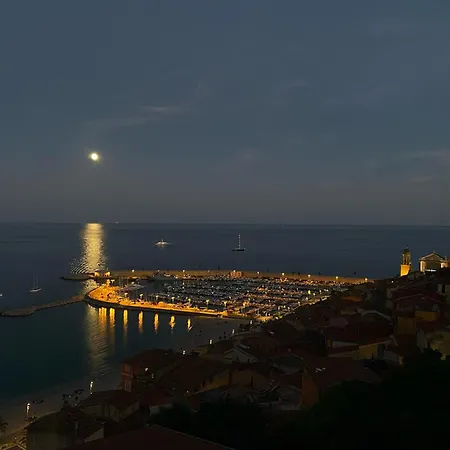 3 Pieces Dans Le Centre De * Μεντόν