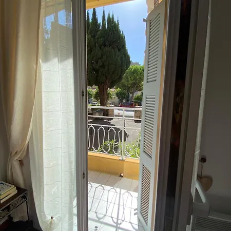 3 Pièces Dans Le Centre De Menton