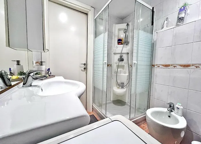 3 Pieces Dans Le Centre De Apartment Menton