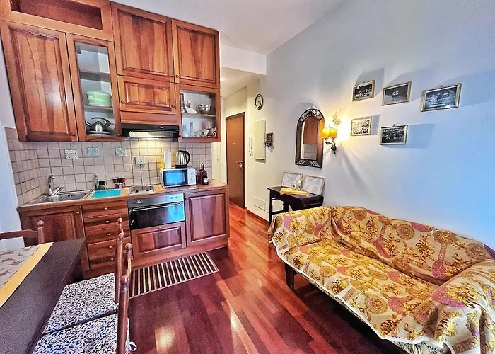 3 Pieces Dans Le Centre De Menton